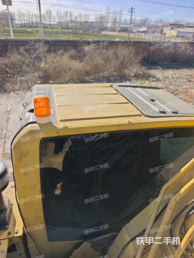 驾驶室顶部（整机外观）