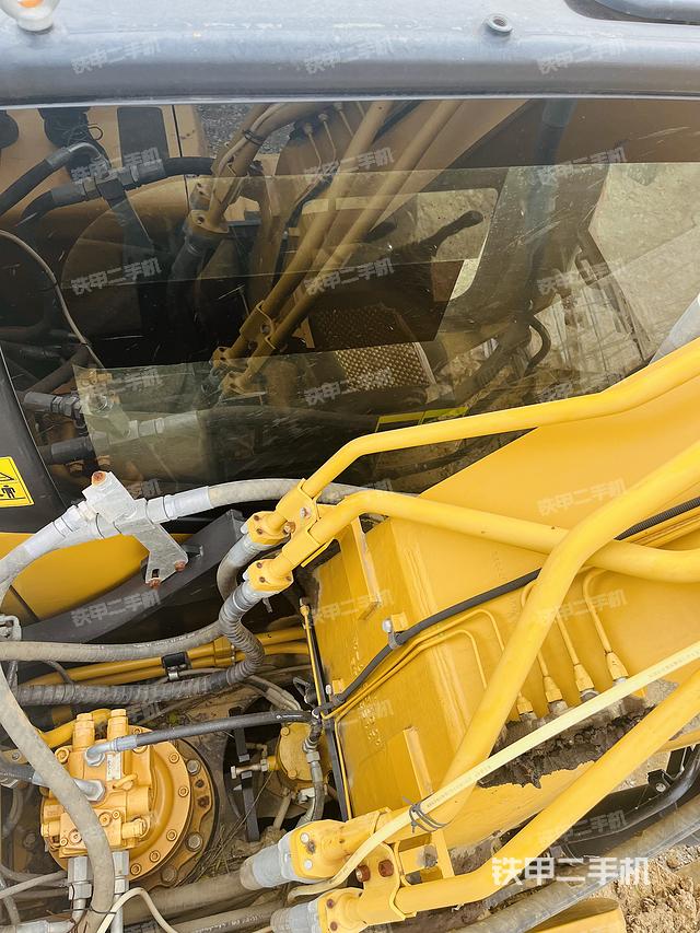 驾驶室顶部（整机外观）