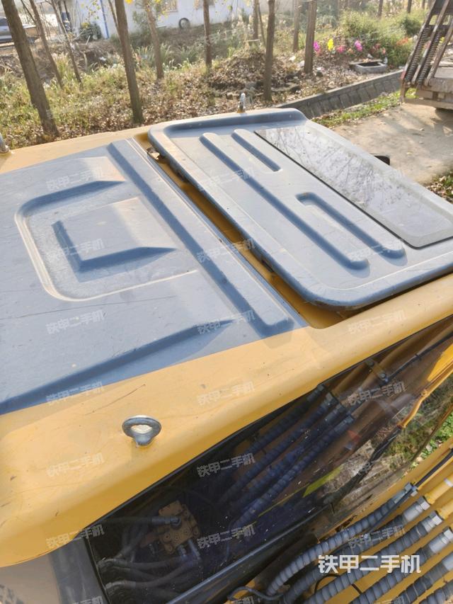 驾驶室顶部（整机外观）