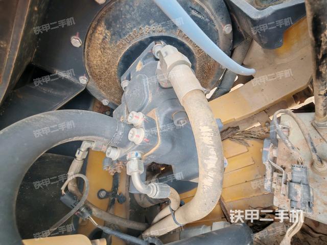 液壓泵艙室正面整體（整機外觀）