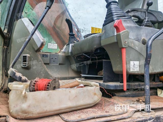 右侧玻璃角标（驾驶室部分）