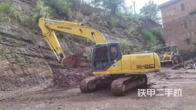 住友SH210A5挖掘机