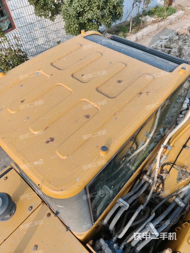 驾驶室顶部（整机外观）