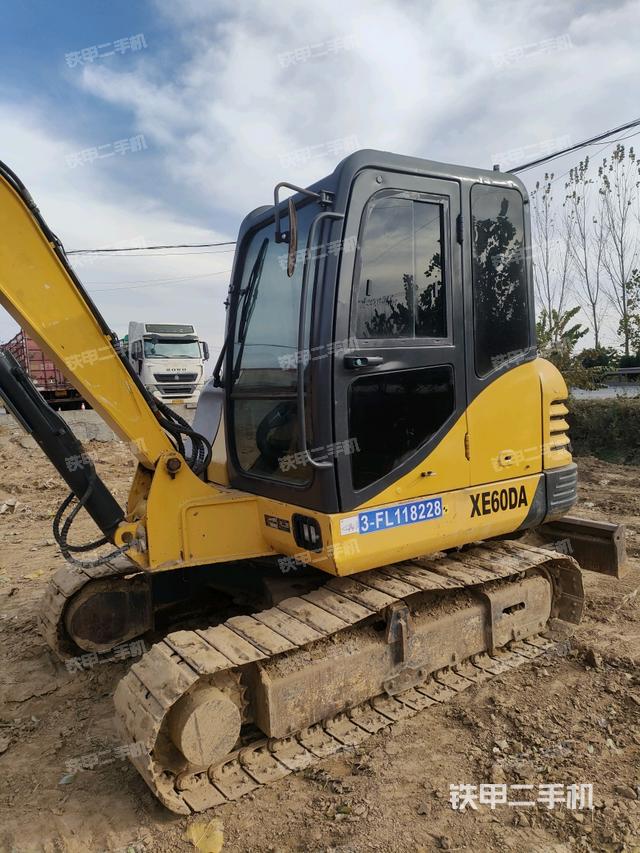 駕駛室整體（整機(jī)外觀）