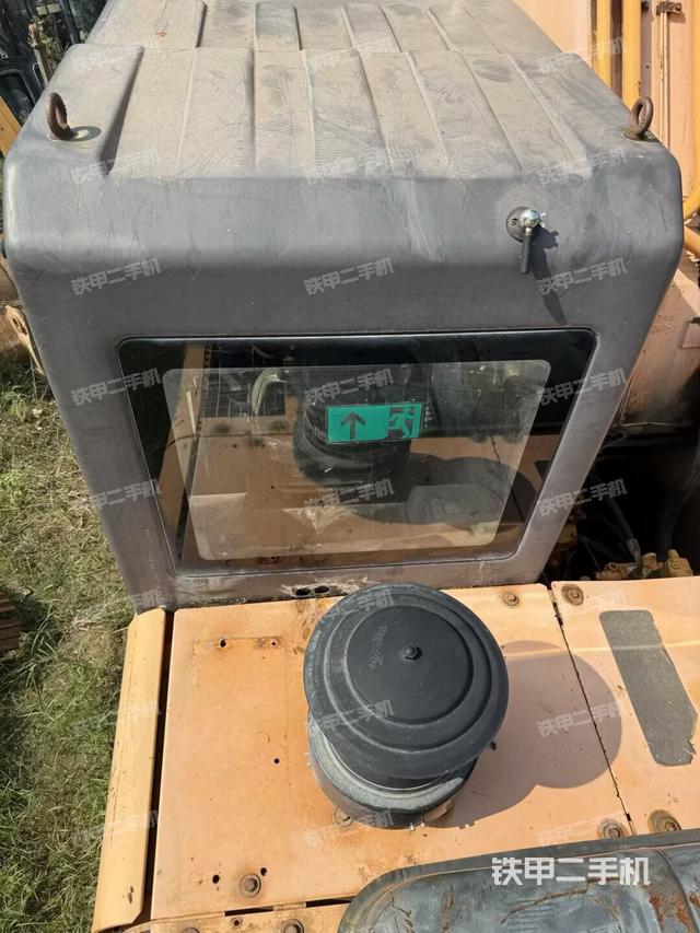 驾驶室顶部（整机外观）