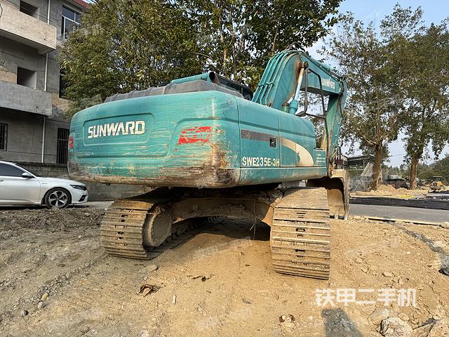 回转马达和主控阀（整机外观）