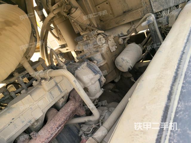 发动机右侧全景（压路机发动机舱）