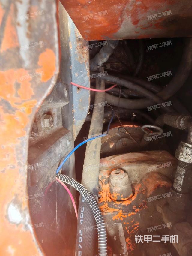 回转马达和主控阀（整机外观）