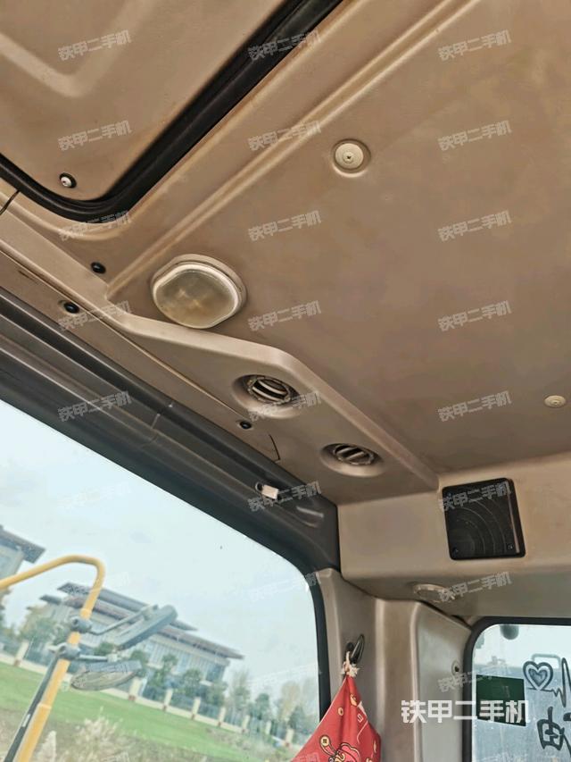 座椅右侧控制台/钥匙门/油门/含右手柄（驾驶室部分）