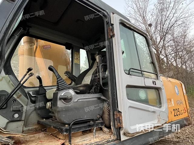 駕駛室整體（整機外觀）