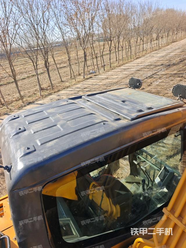 駕駛室頂部（整機外觀）