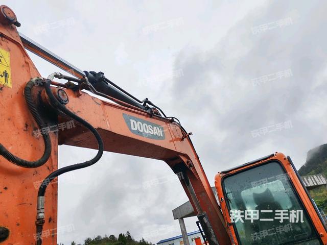 小臂整体右前（工作和回转装置）