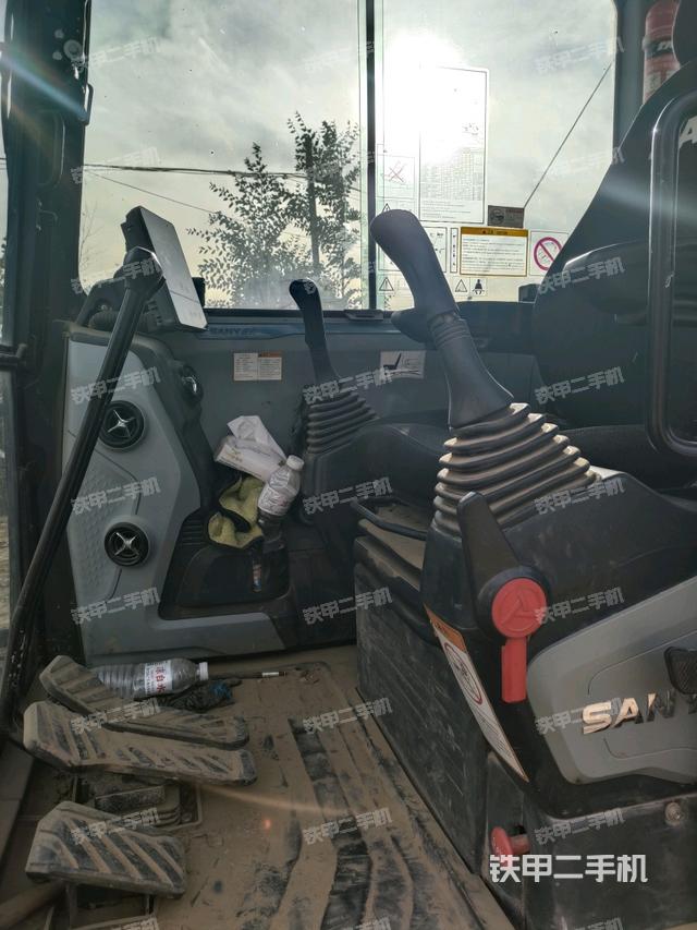 駕駛室頂部（整機(jī)外觀）