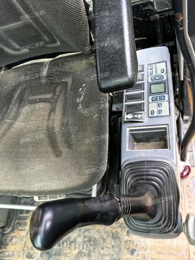 座椅左侧控制台/音响/含左手柄（驾驶室部分）