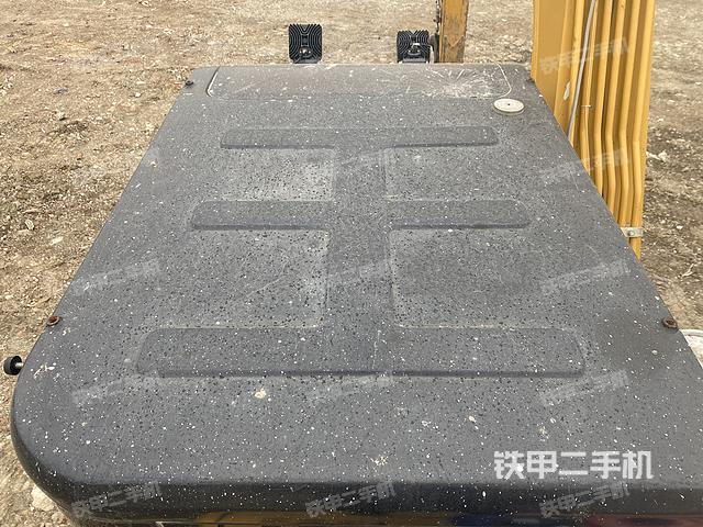 驾驶室顶部（整机外观）