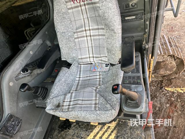 驾驶室整体（整机外观）