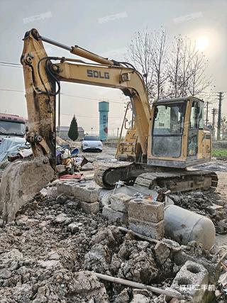 山东临工E675F挖掘机