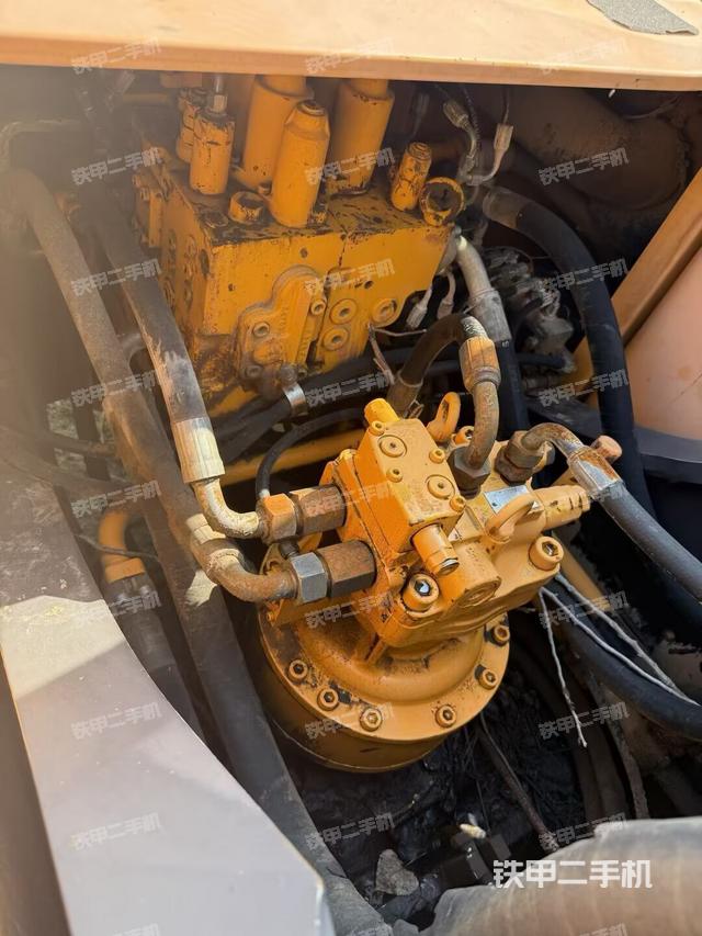 回转马达和主控阀（整机外观）