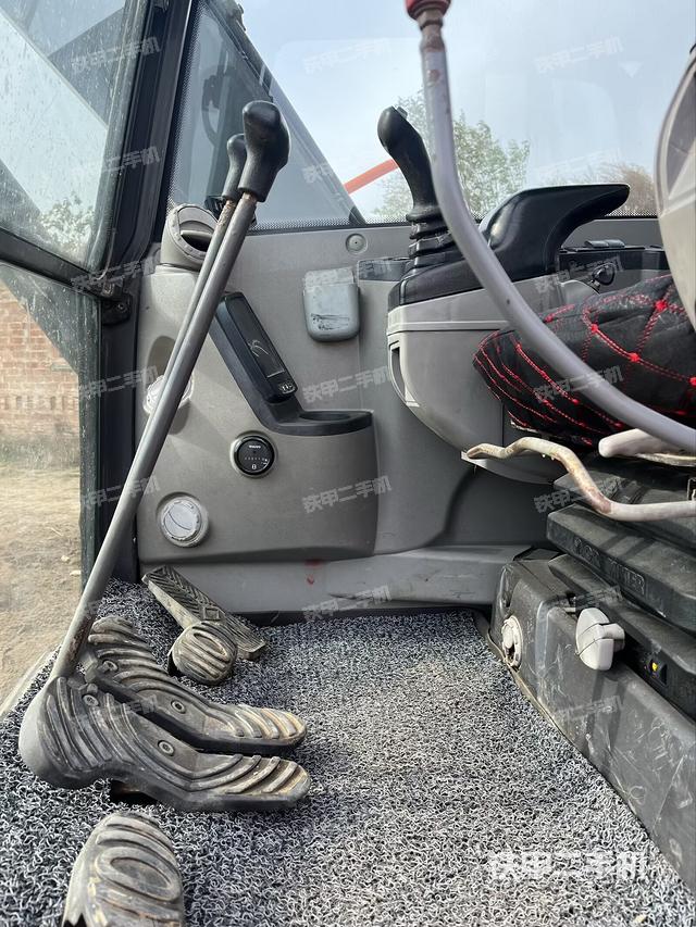 駕駛室頂部（整機(jī)外觀）