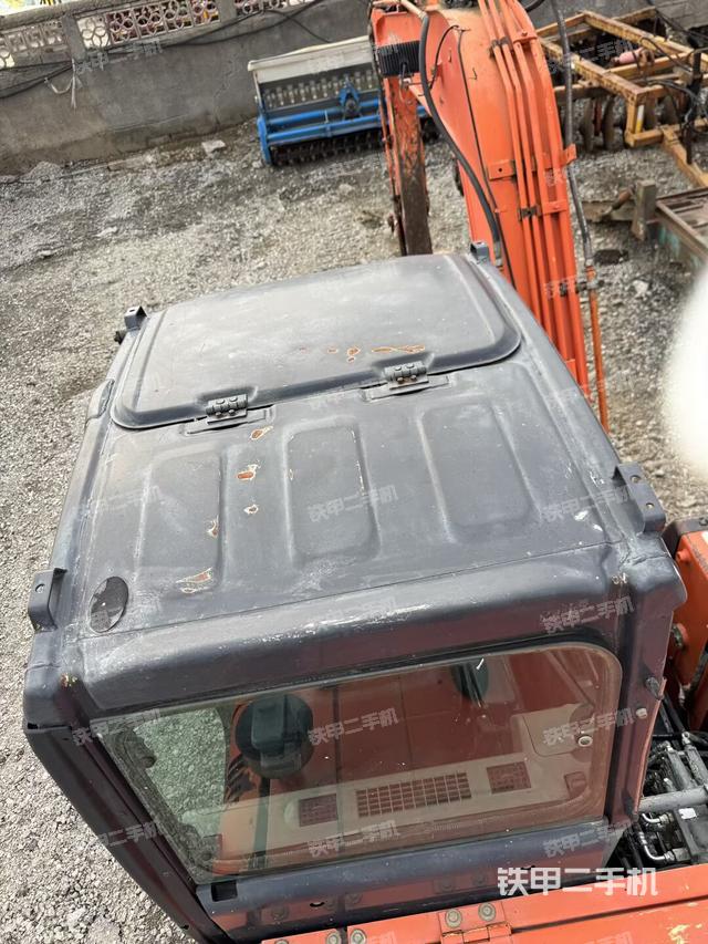 駕駛室頂部（整機(jī)外觀）