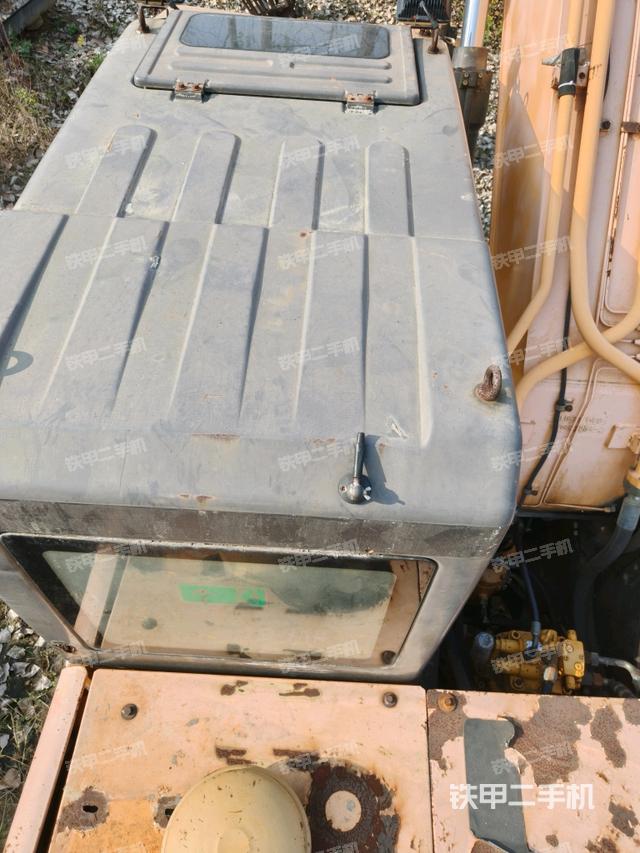 驾驶室顶部（整机外观）