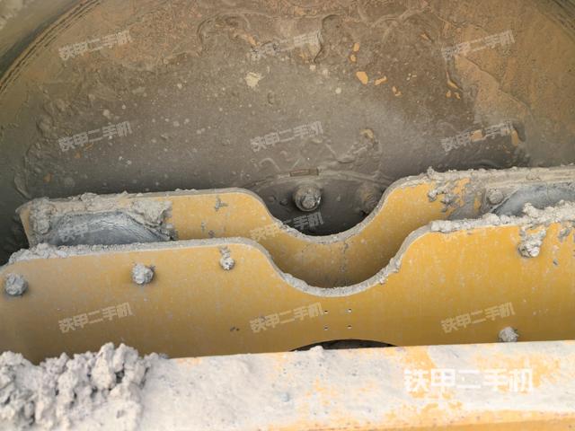 后轮右侧全景（压路机前后车架）