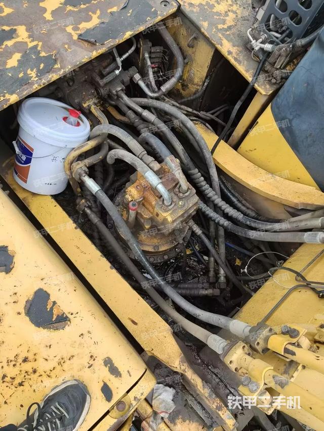 回轉馬達和主控閥（整機外觀）