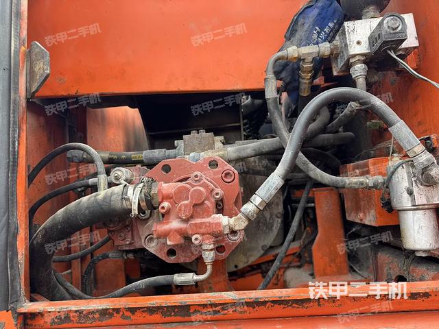 液壓泵艙室正面整體（整機(jī)外觀）