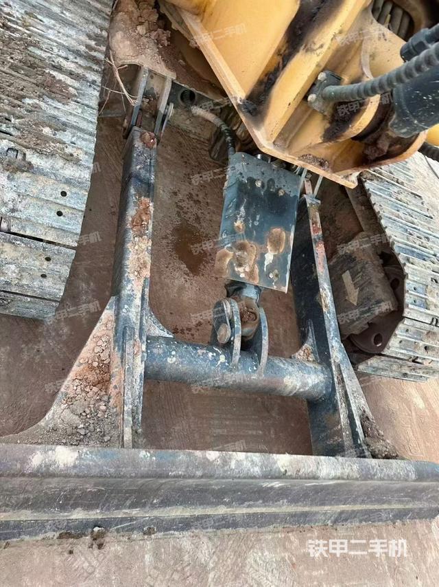 回轉(zhuǎn)馬達(dá)和主控閥（整機(jī)外觀）