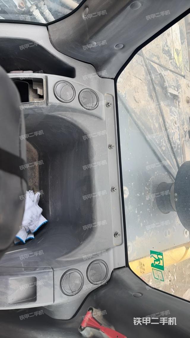 后窗玻璃角标（驾驶室部分）