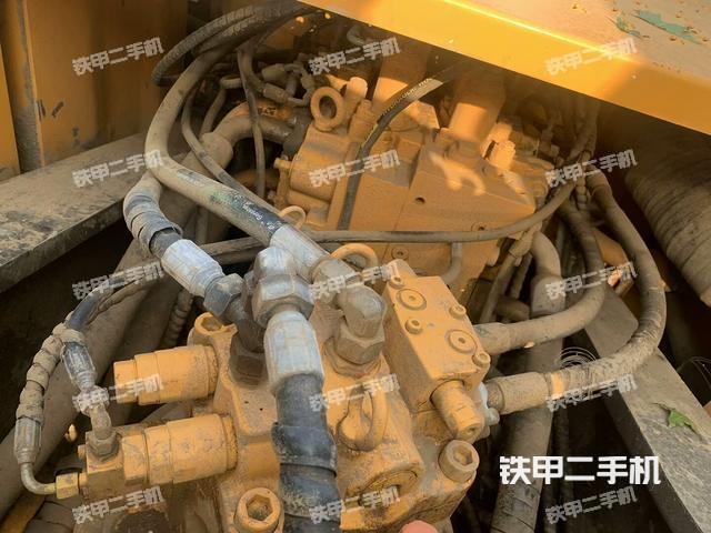 回转马达和主控阀（整机外观）