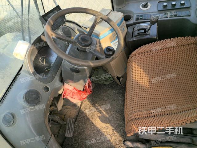 后玻璃角标（压路机驾驶室）