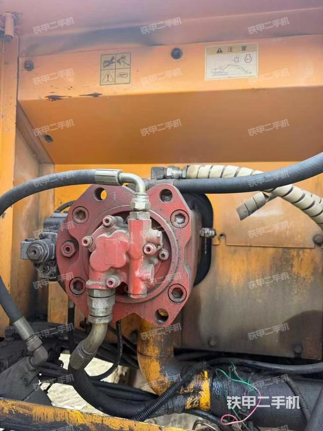 液壓泵艙室正面整體（整機(jī)外觀）