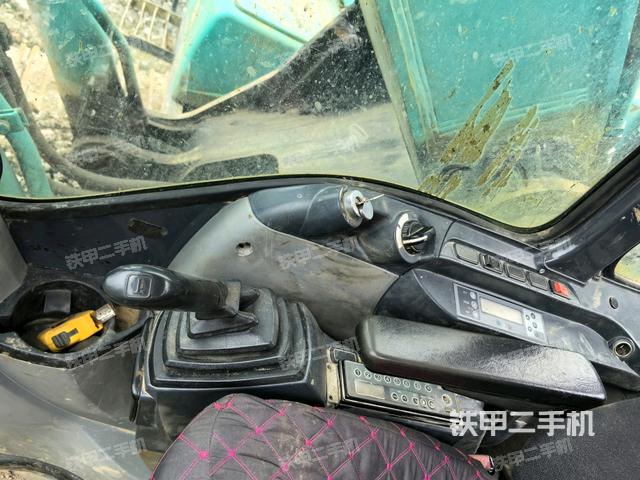 座椅右側(cè)控制臺(tái)/鑰匙門/油門/含右手柄（駕駛室部分）