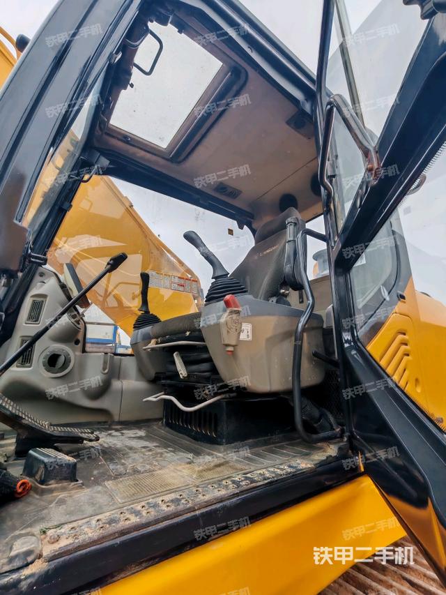 駕駛室整體（整機(jī)外觀）