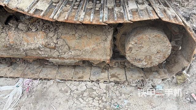 右驱动轮（行走机构）