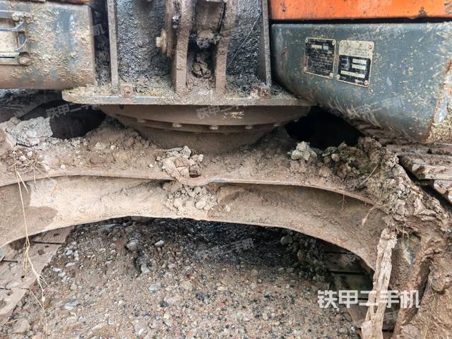 转盘和下车架正前（工作和回转装置）