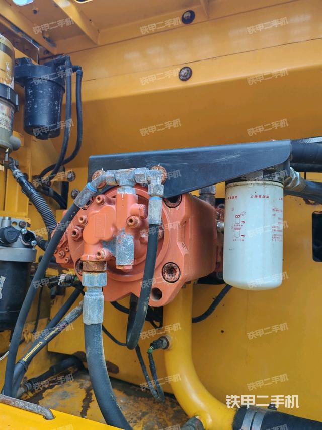 液壓泵艙室正面整體（整機(jī)外觀）