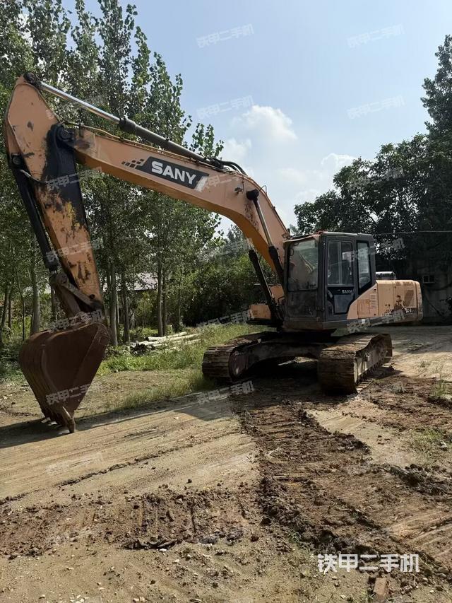 三一重工SY215C挖掘机