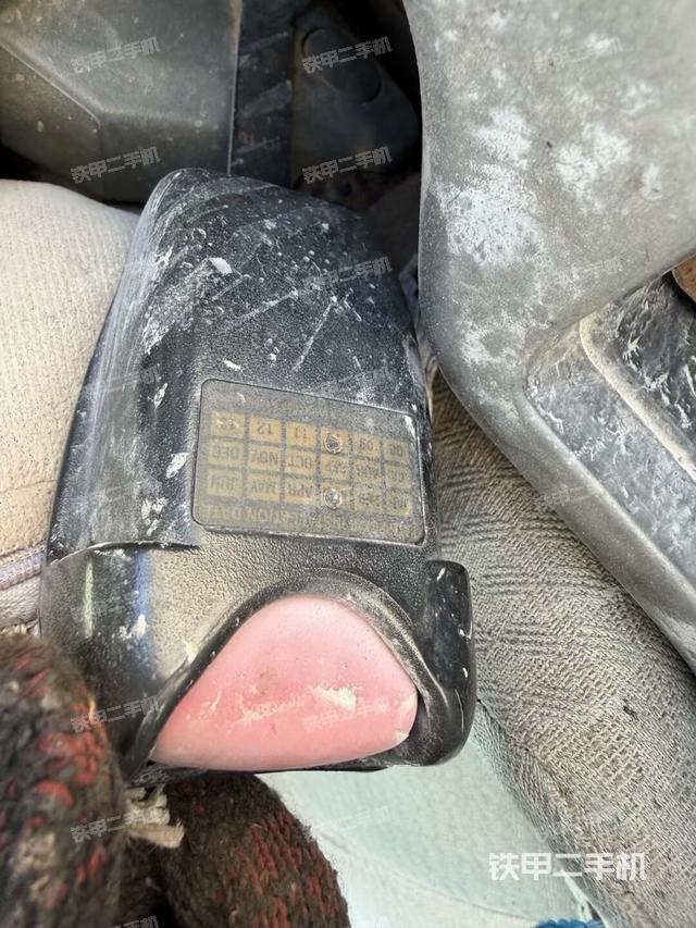 座椅右側(cè)控制臺(tái)/鑰匙門/油門/含右手柄（駕駛室部分）