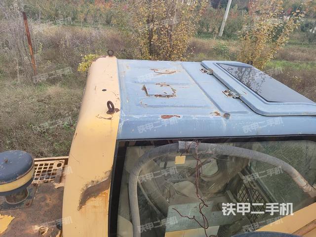 驾驶室顶部（整机外观）