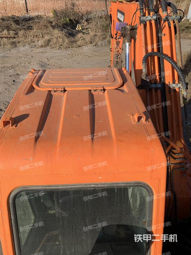 驾驶室顶部（整机外观）