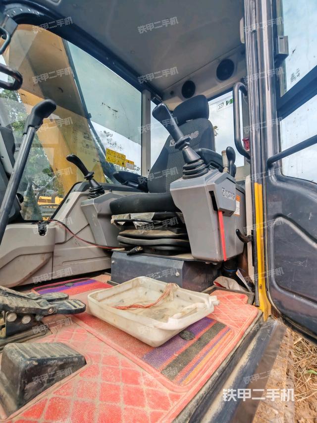 驾驶室整体（整机外观）