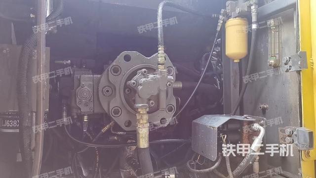 回转马达和主控阀（整机外观）