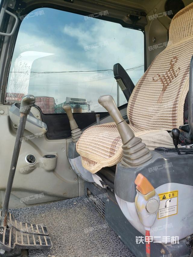 駕駛室頂部（整機(jī)外觀）