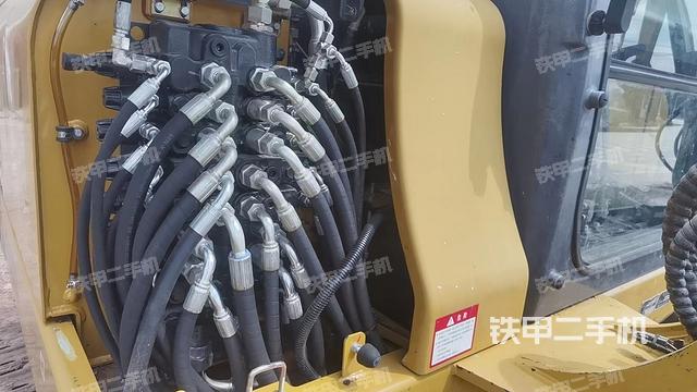 液壓泵艙室正面整體（整機(jī)外觀）