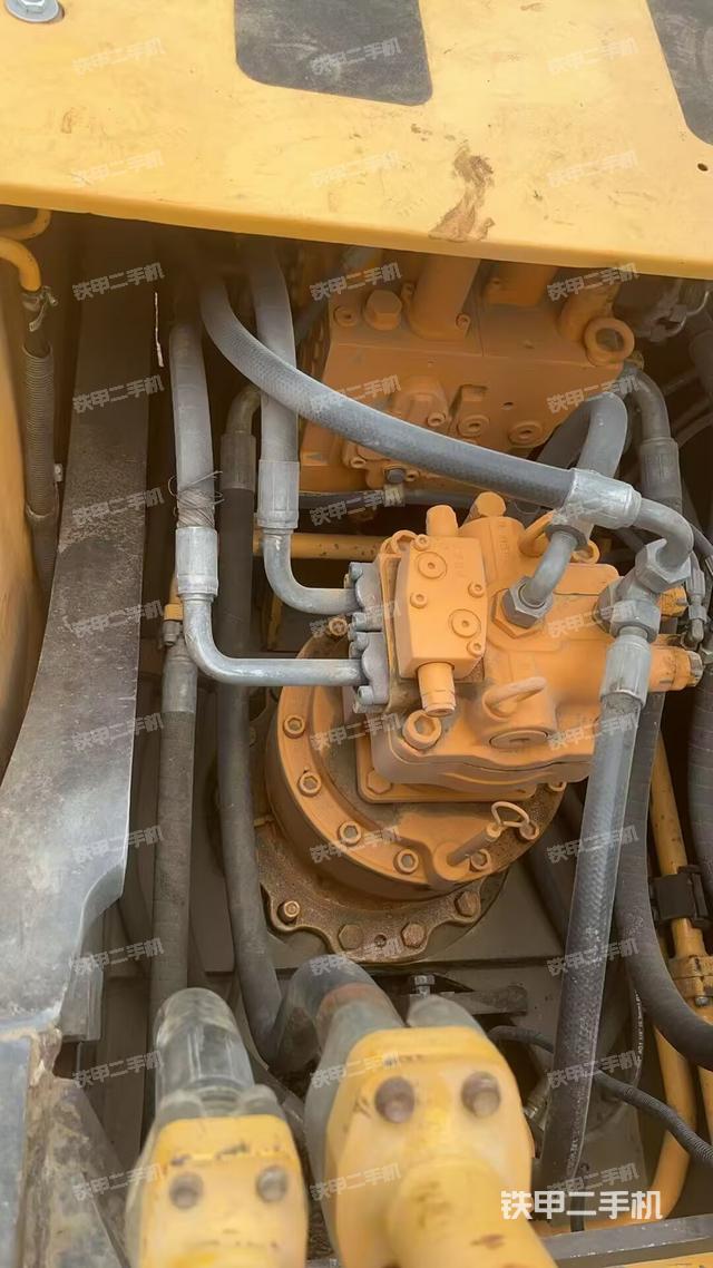 回轉(zhuǎn)馬達(dá)和主控閥（整機(jī)外觀）