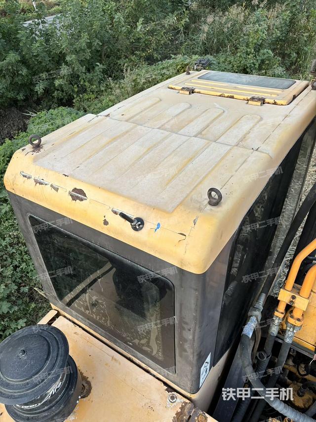 驾驶室顶部（整机外观）