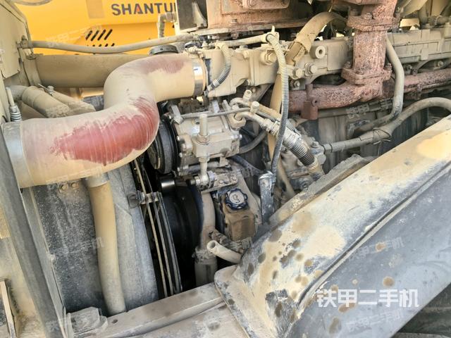 分动箱或变速箱（压路机发动机舱）