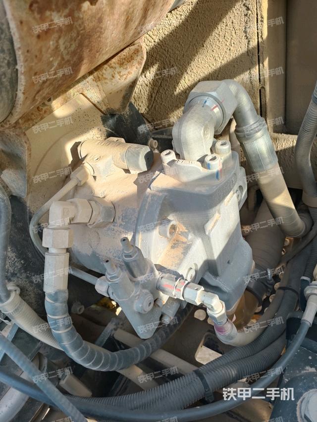 液壓泵艙室正面整體（整機(jī)外觀）